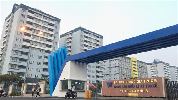 Du học sinh cách ly ở KTX: Học cách tự phục vụ...