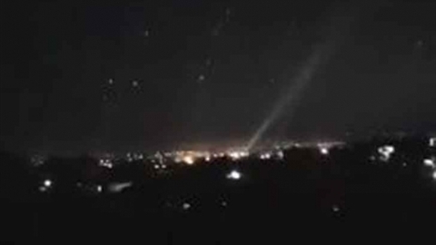 Căn cứ không quân Hmeimim hứng chịu cuộc tấn công kỳ lạ